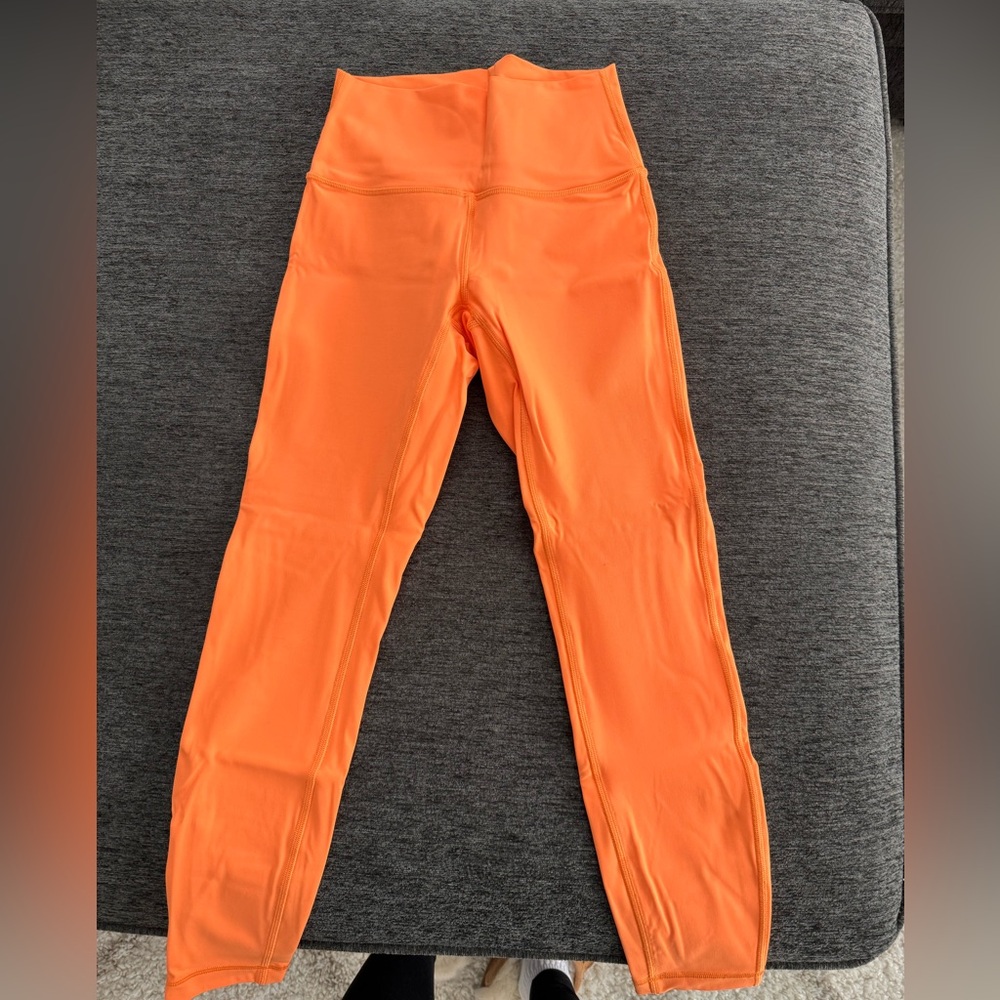 LIKE NEW LULULEMON WUNDER UNDER 25”